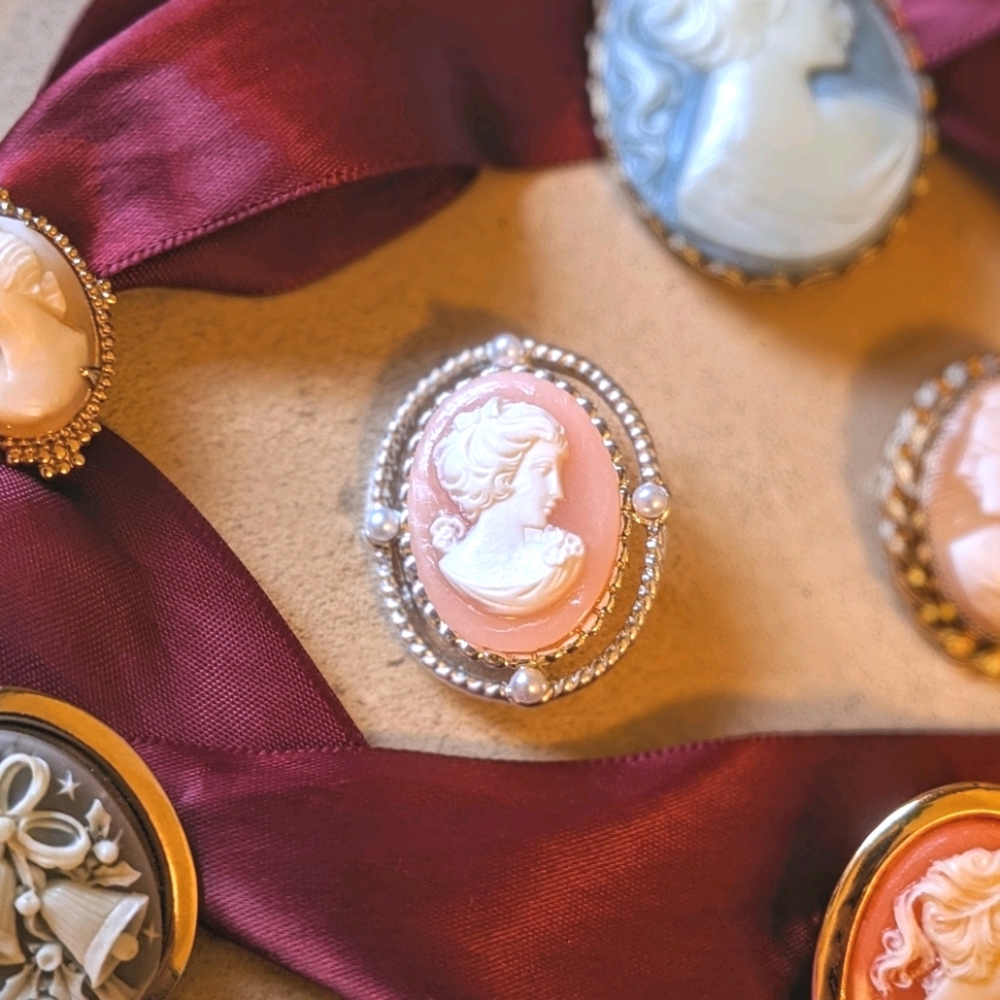 Harriet - Antique Style Cameo Pearl Brooch